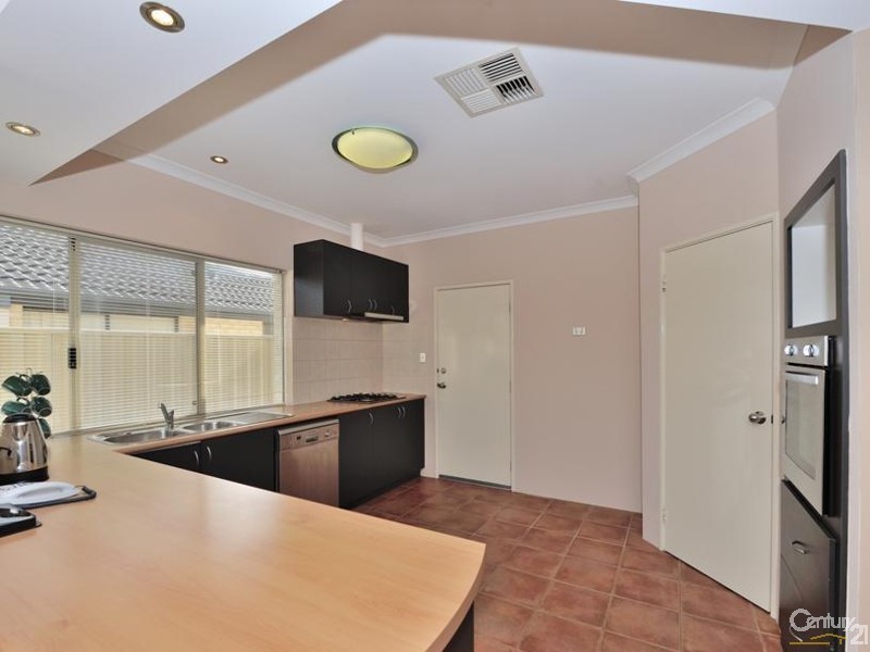 18 Ravendale Drive, Dudley Park WA 6210