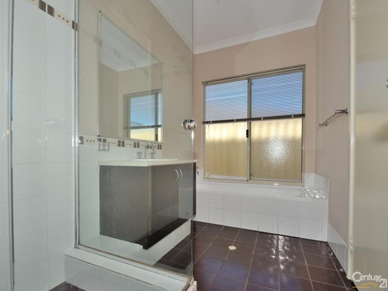 18 Ravendale Drive, Dudley Park WA 6210