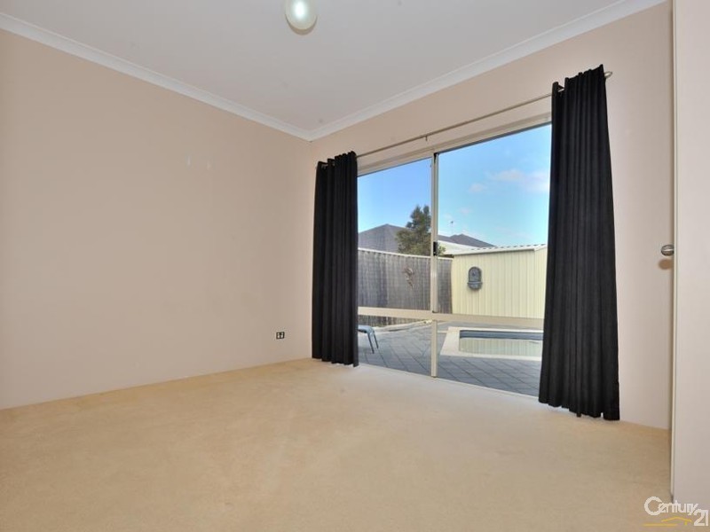 18 Ravendale Drive, Dudley Park WA 6210