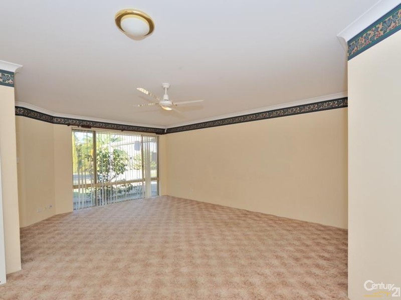 5 Sunningdale Chase, Meadow Springs WA 6210