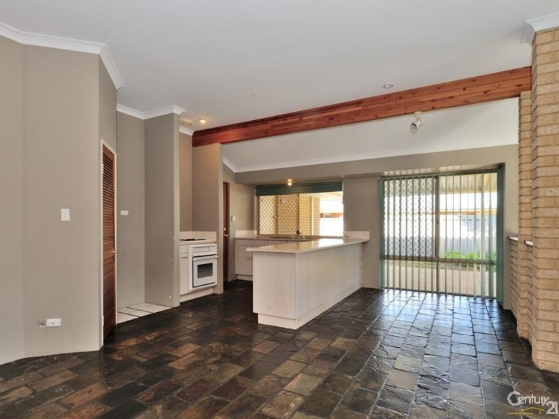 5 Sunningdale Chase, Meadow Springs WA 6210
