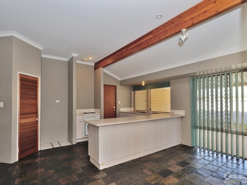 5 Sunningdale Chase, Meadow Springs WA 6210