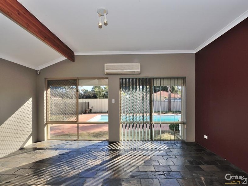 5 Sunningdale Chase, Meadow Springs WA 6210