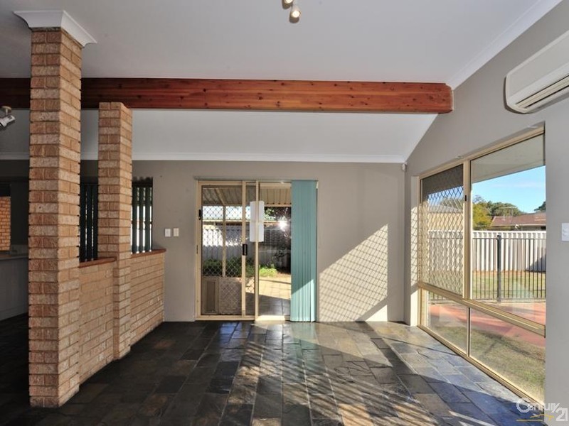 5 Sunningdale Chase, Meadow Springs WA 6210