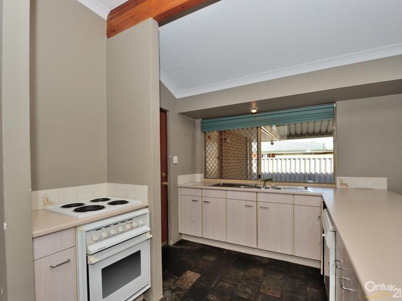 5 Sunningdale Chase, Meadow Springs WA 6210