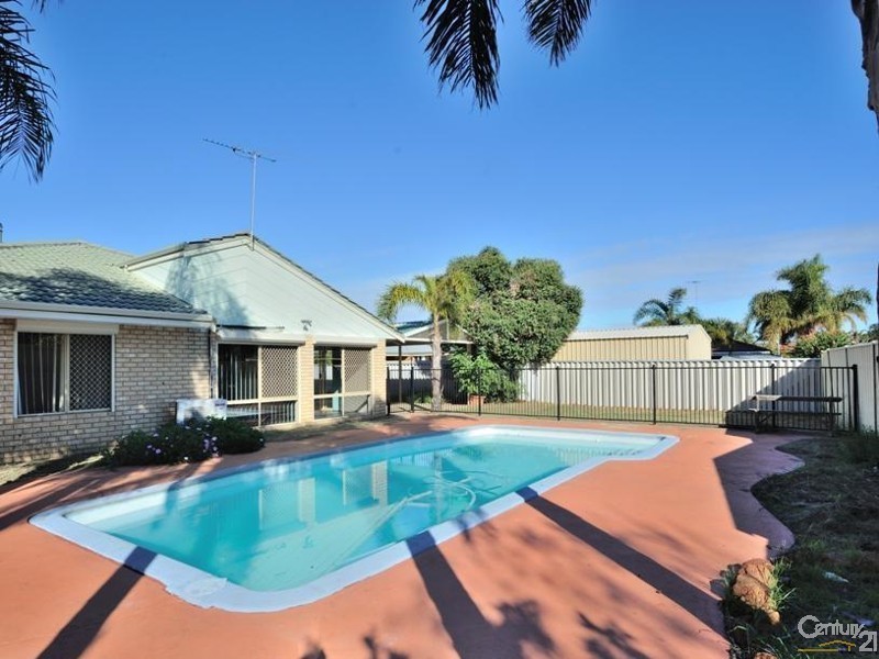 5 Sunningdale Chase, Meadow Springs WA 6210