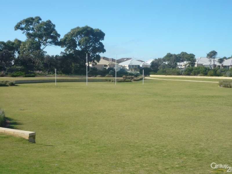 8 Vanda Pass, Halls Head WA 6210