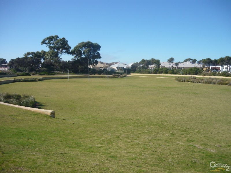 8 Vanda Pass, Halls Head WA 6210