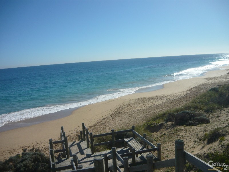 8 Vanda Pass, Halls Head WA 6210