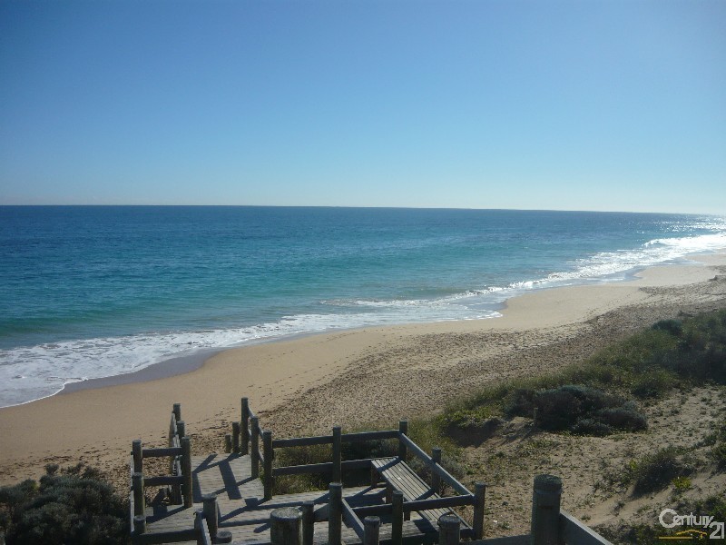 8 Vanda Pass, Halls Head WA 6210