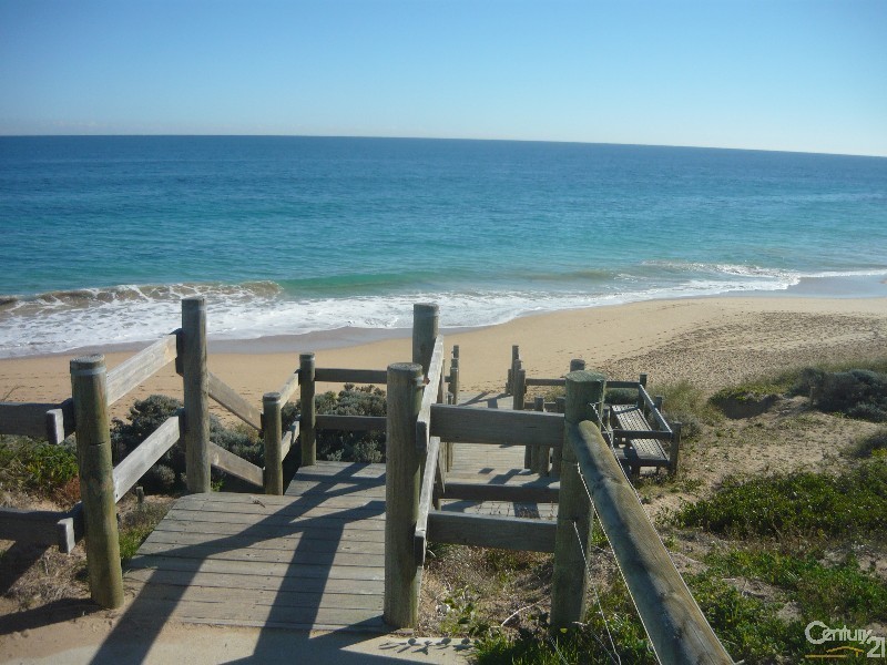 8 Vanda Pass, Halls Head WA 6210