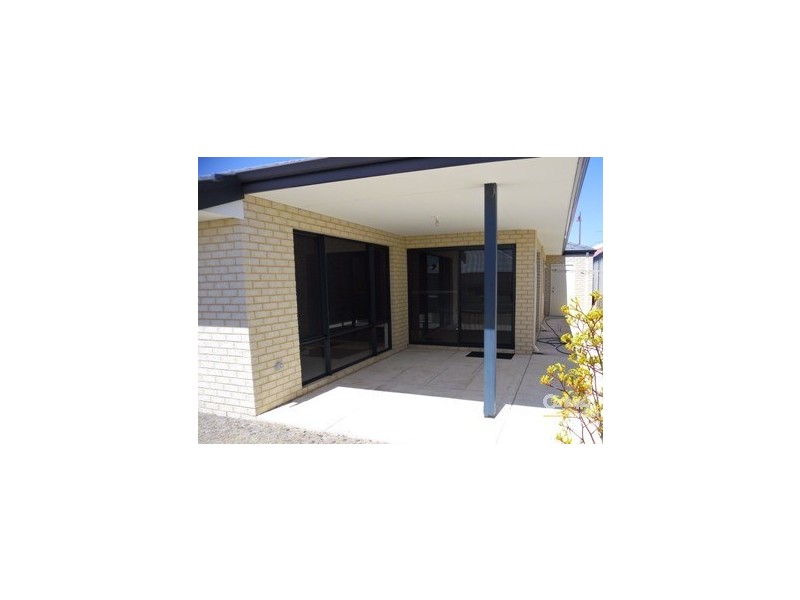 4 Inwood Lane, Meadow Springs WA 6210