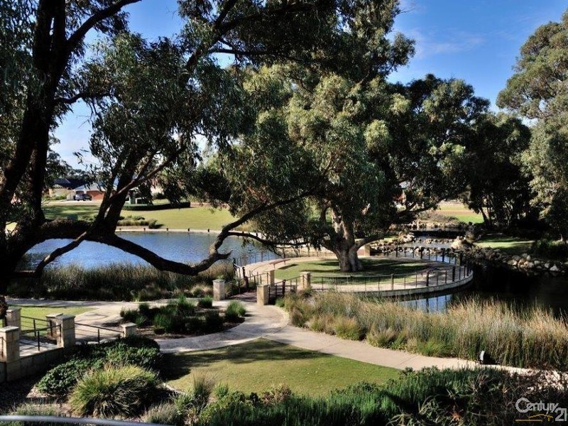 5 Mawson Grange, Lakelands WA 6180