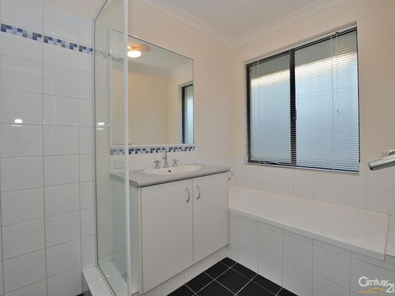 5 Mawson Grange, Lakelands WA 6180