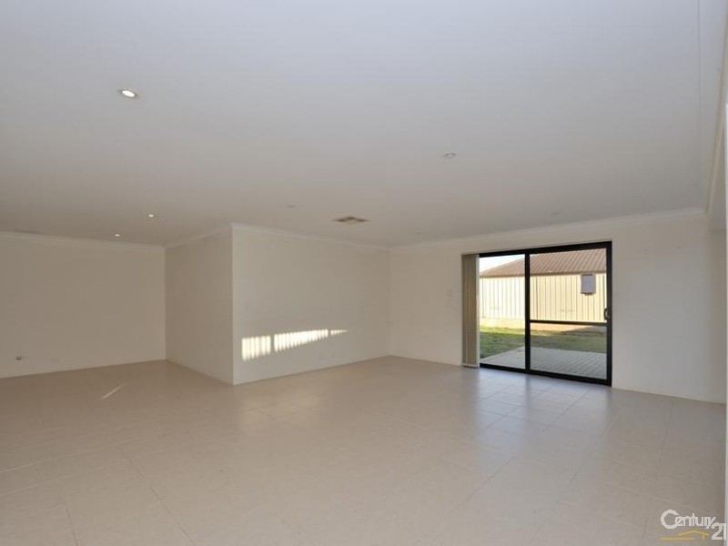 5 Mawson Grange, Lakelands WA 6180