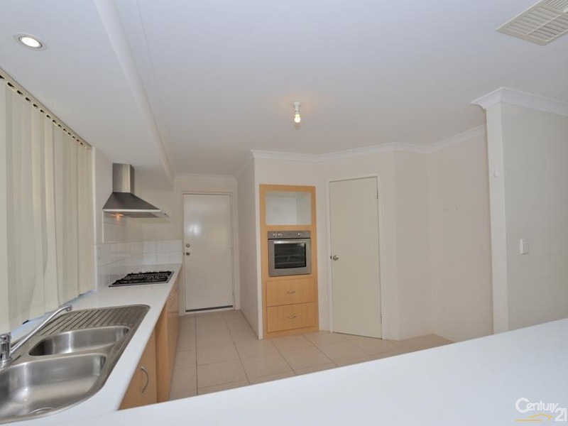 5 Mawson Grange, Lakelands WA 6180