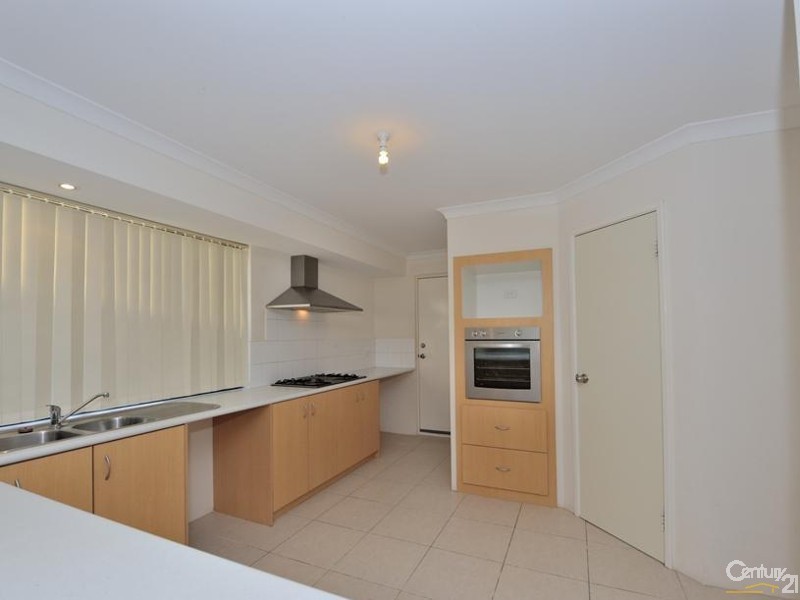 5 Mawson Grange, Lakelands WA 6180