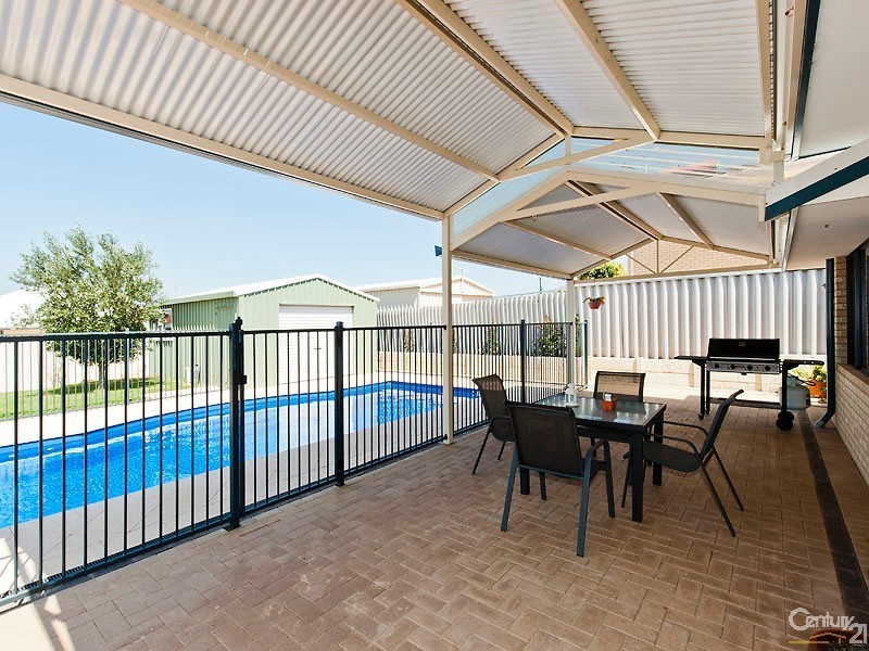 18 Bentley Street, Singleton WA 6175