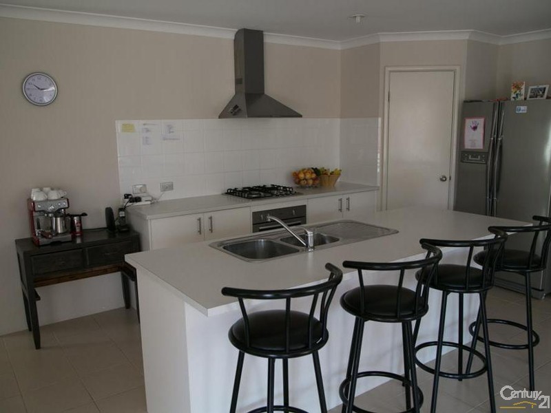 18 Anhinga Trail, Dudley Park WA 6210