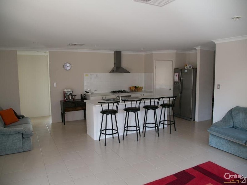 18 Anhinga Trail, Dudley Park WA 6210