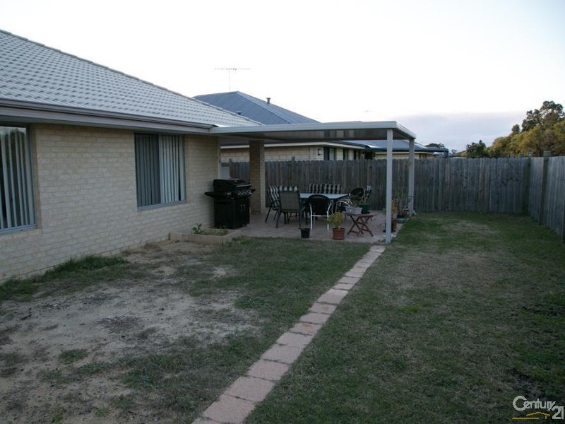 18 Anhinga Trail, Dudley Park WA 6210