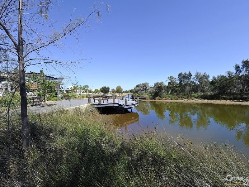 18 Anhinga Trail, Dudley Park WA 6210