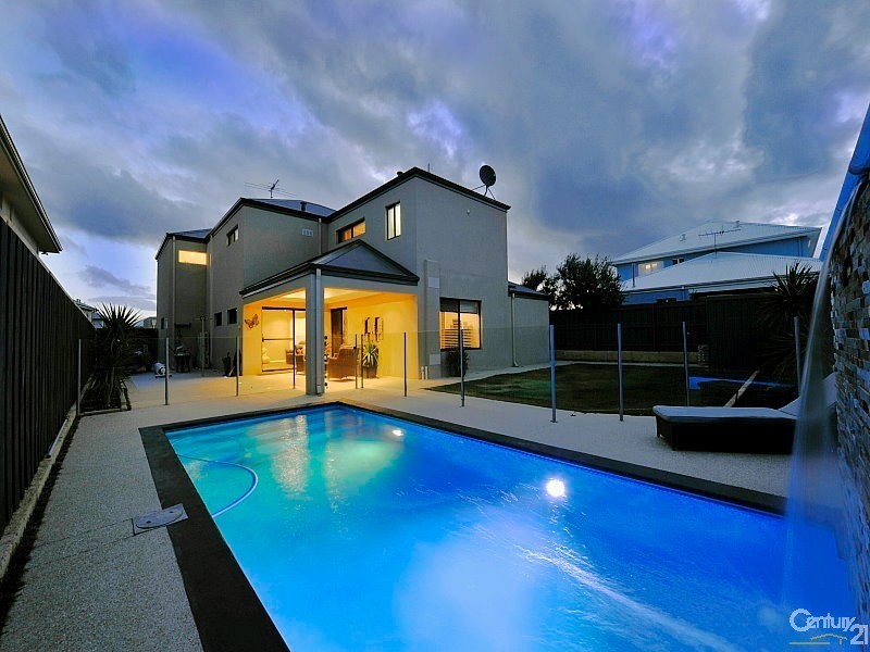 24 Sugarwood Terrace, Halls Head WA 6210
