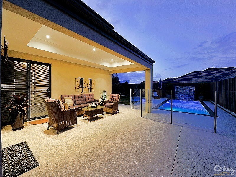 24 Sugarwood Terrace, Halls Head WA 6210