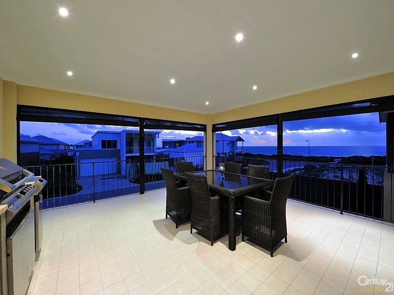 24 Sugarwood Terrace, Halls Head WA 6210