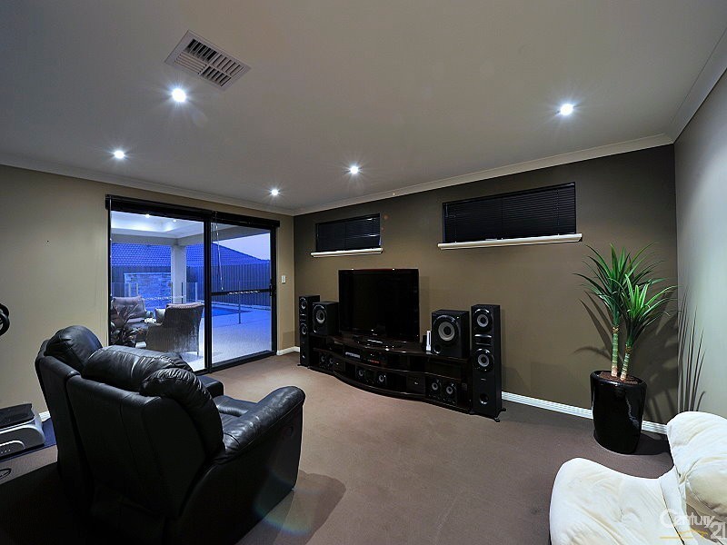 24 Sugarwood Terrace, Halls Head WA 6210