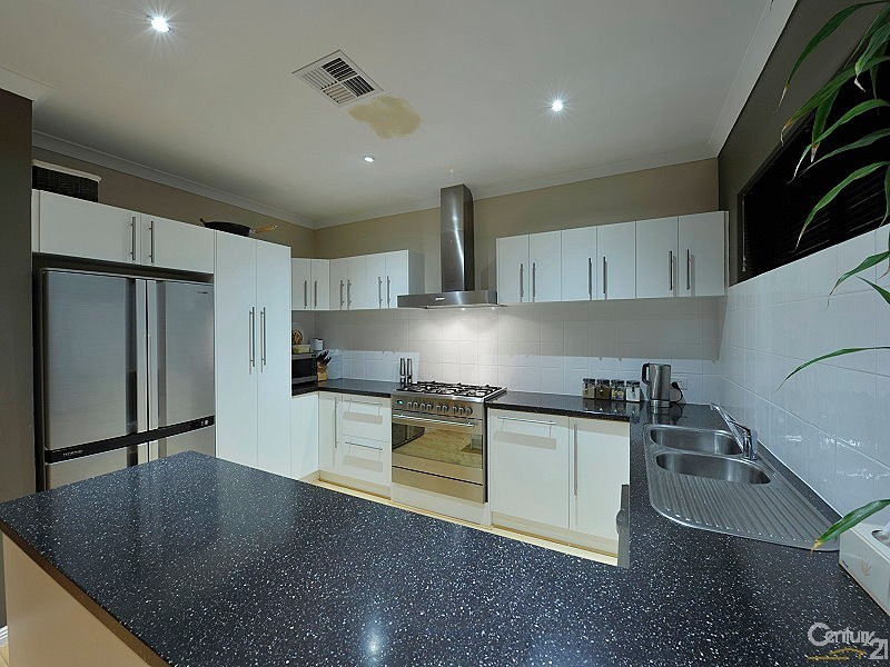 24 Sugarwood Terrace, Halls Head WA 6210