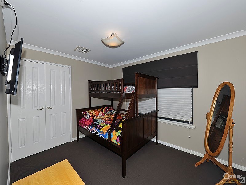 24 Sugarwood Terrace, Halls Head WA 6210