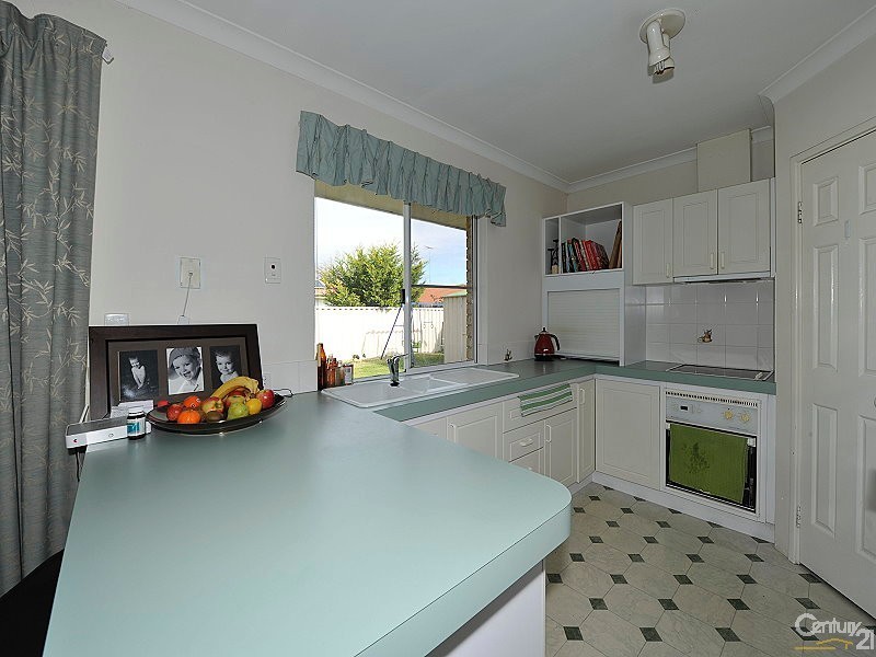 6 Templetonia Promenade, Halls Head WA 6210