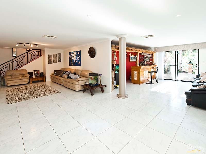 17 Hudson Drive, Dudley Park WA 6210