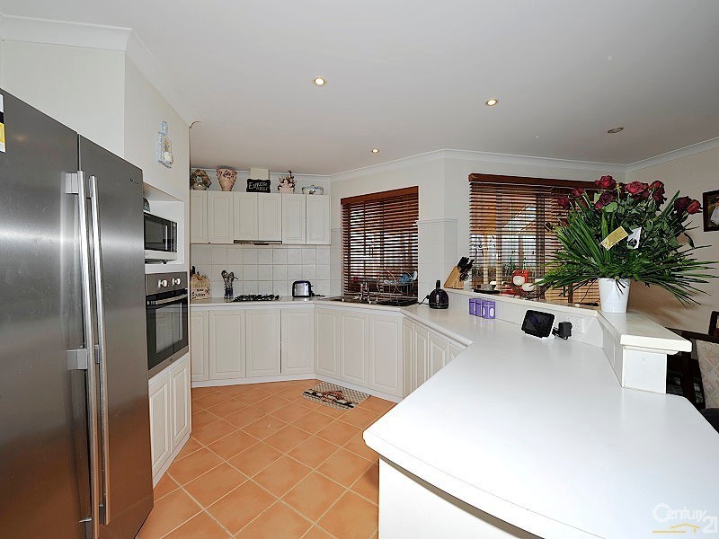 12 Muntries Place, Halls Head WA 6210