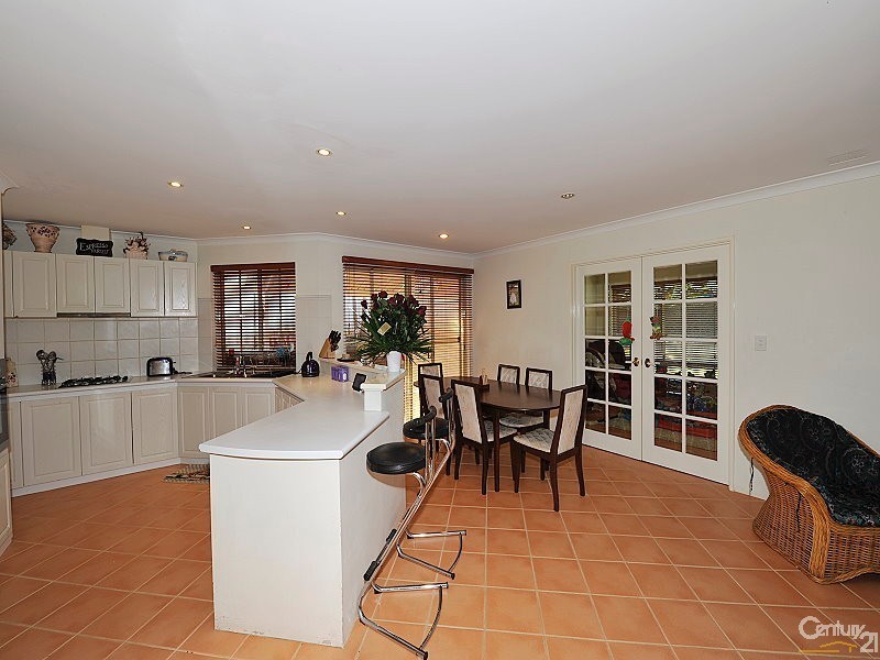 12 Muntries Place, Halls Head WA 6210