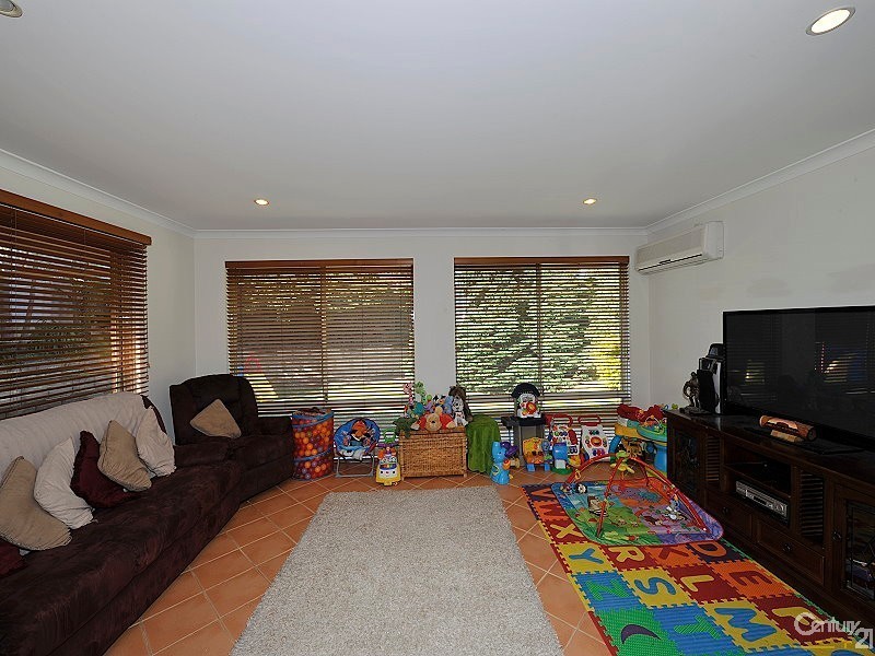 12 Muntries Place, Halls Head WA 6210