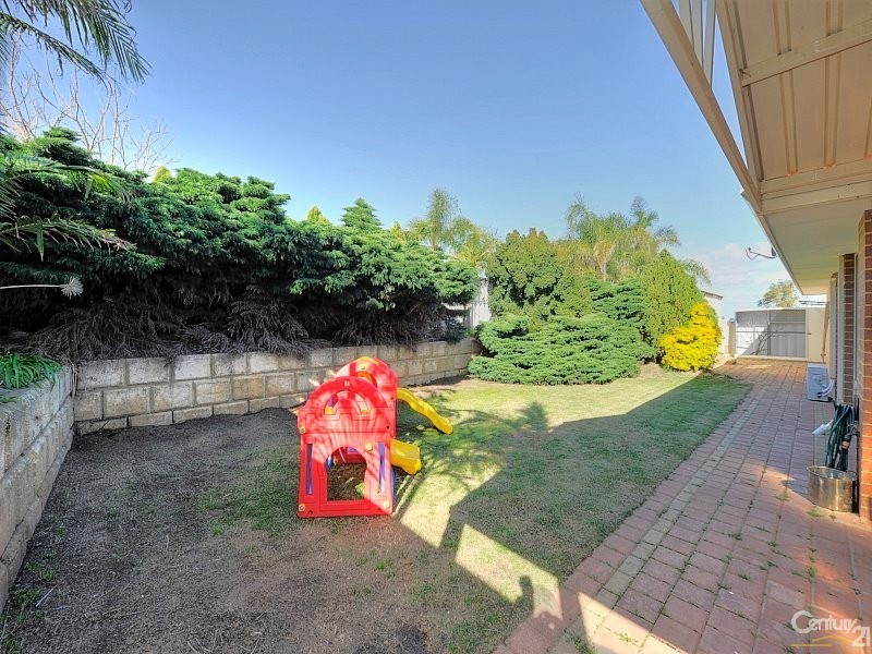 12 Muntries Place, Halls Head WA 6210