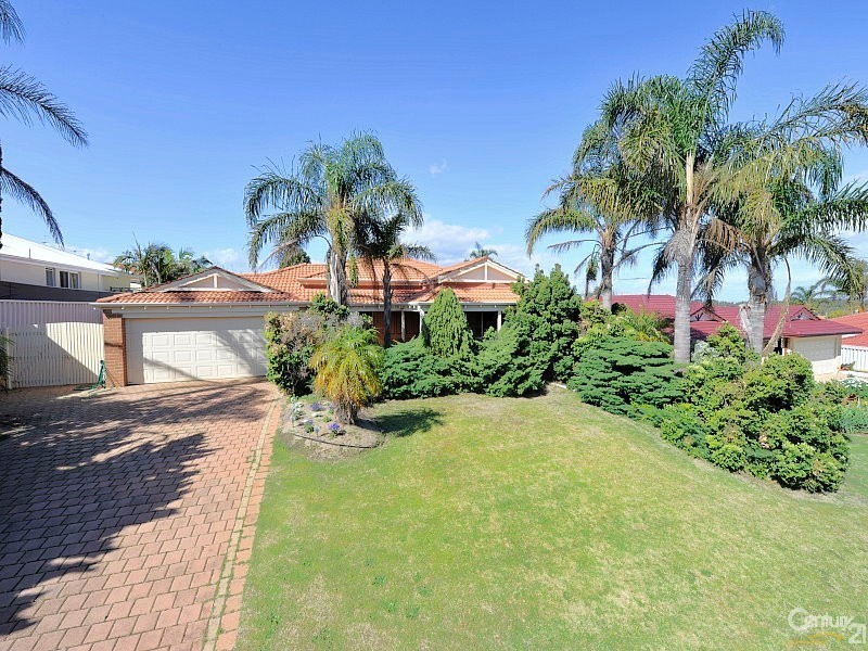 12 Muntries Place, Halls Head WA 6210