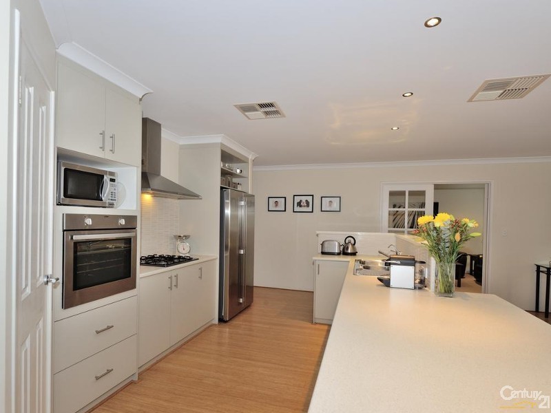 10 Kingfisher Way, Singleton WA 6175