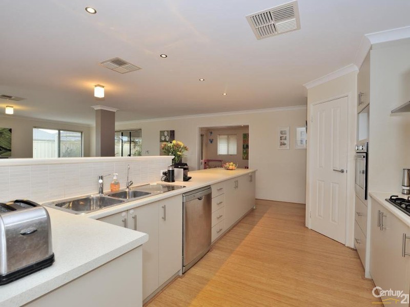 10 Kingfisher Way, Singleton WA 6175