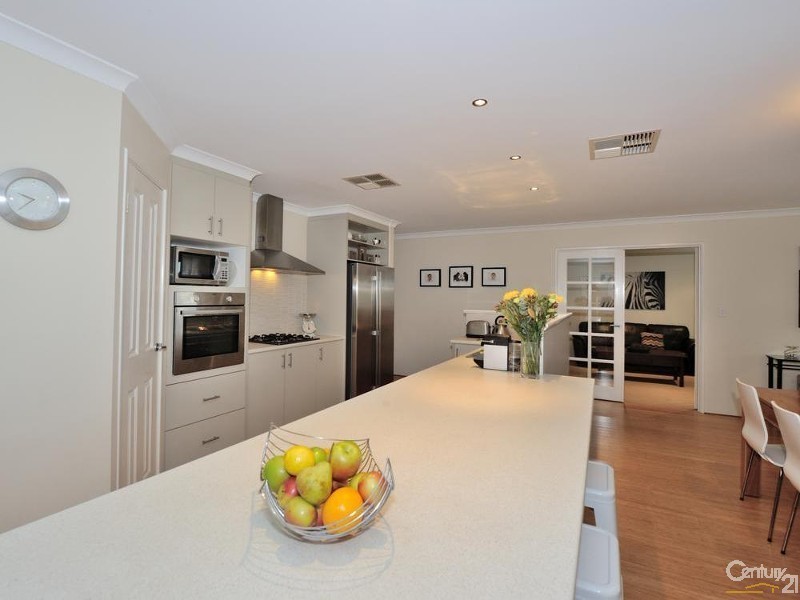 10 Kingfisher Way, Singleton WA 6175