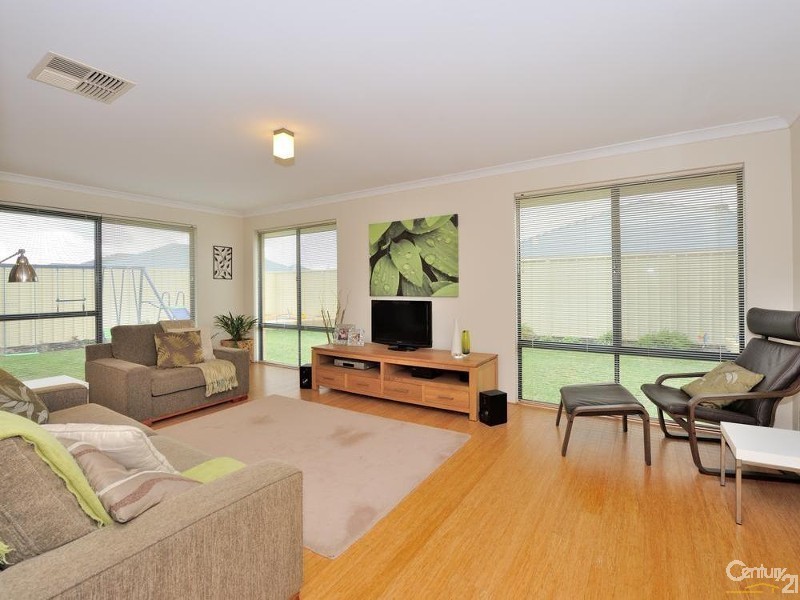 10 Kingfisher Way, Singleton WA 6175