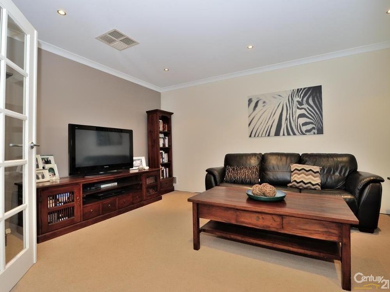 10 Kingfisher Way, Singleton WA 6175