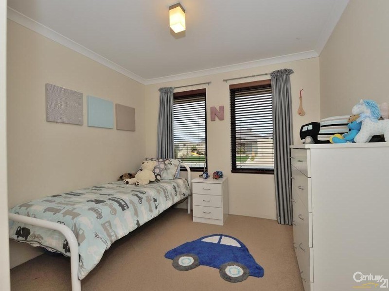 10 Kingfisher Way, Singleton WA 6175