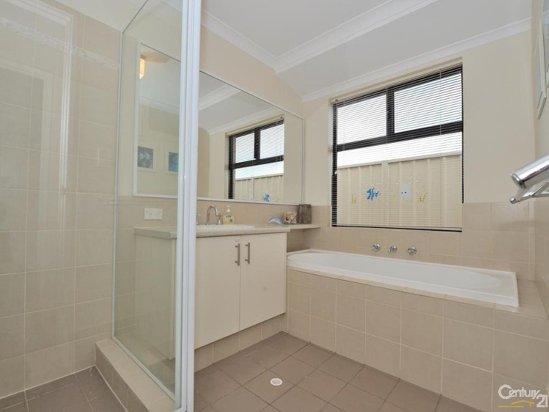 10 Kingfisher Way, Singleton WA 6175