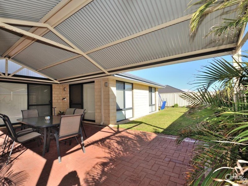 10 Kingfisher Way, Singleton WA 6175