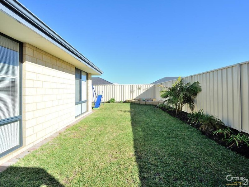 10 Kingfisher Way, Singleton WA 6175