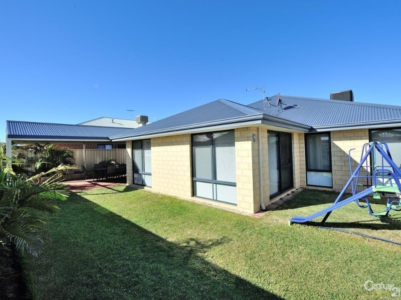 10 Kingfisher Way, Singleton WA 6175