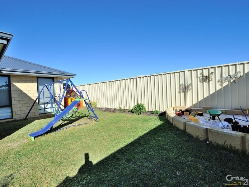10 Kingfisher Way, Singleton WA 6175